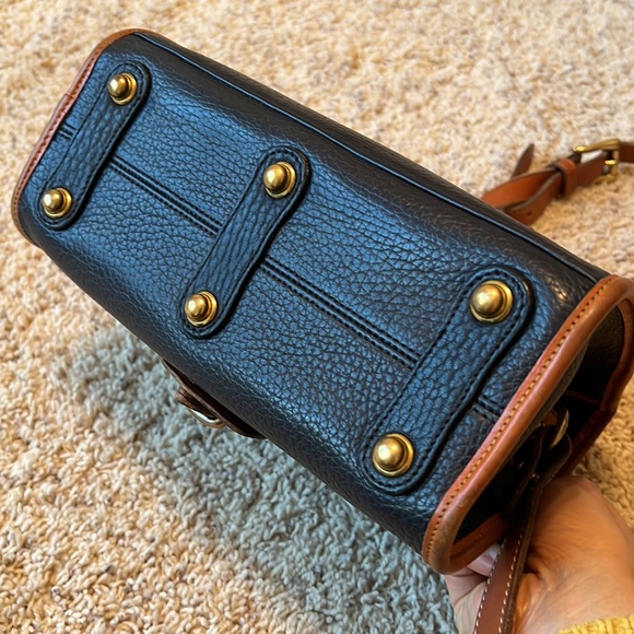 Vintage Dooney and Bourke All-Weather Leather Medium Essex Shoulder Bag - Picture 6 of 12